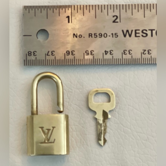 Louis Vuitton Lock & Key #301 - Picture 5 of 7